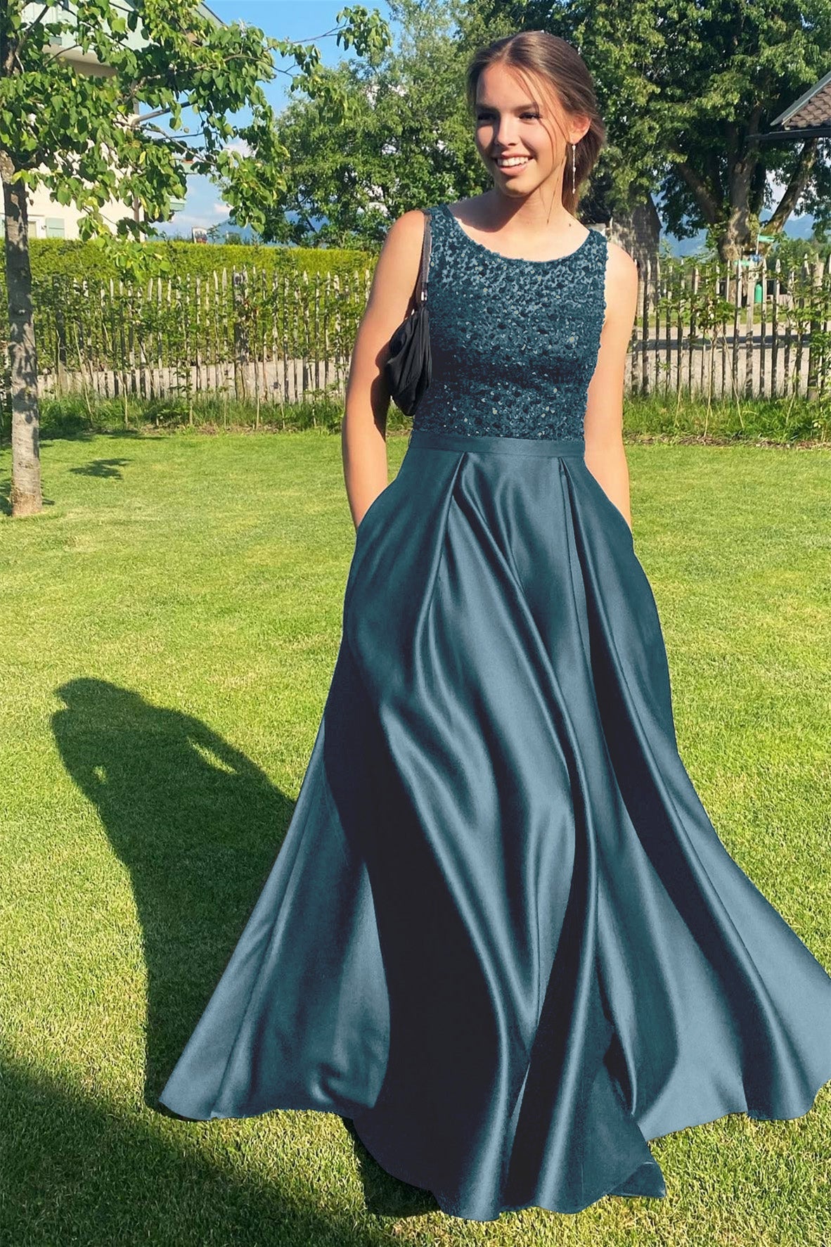 Elegant Black Sleeveless Jewel Mermaid Sequined Long Prom Dress for Special Occasions