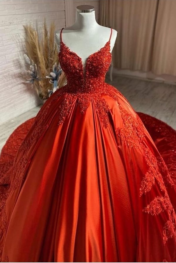 Elegant Sleeveless Spaghetti Straps Backless Satin Wedding Dress with Appliques Lace
