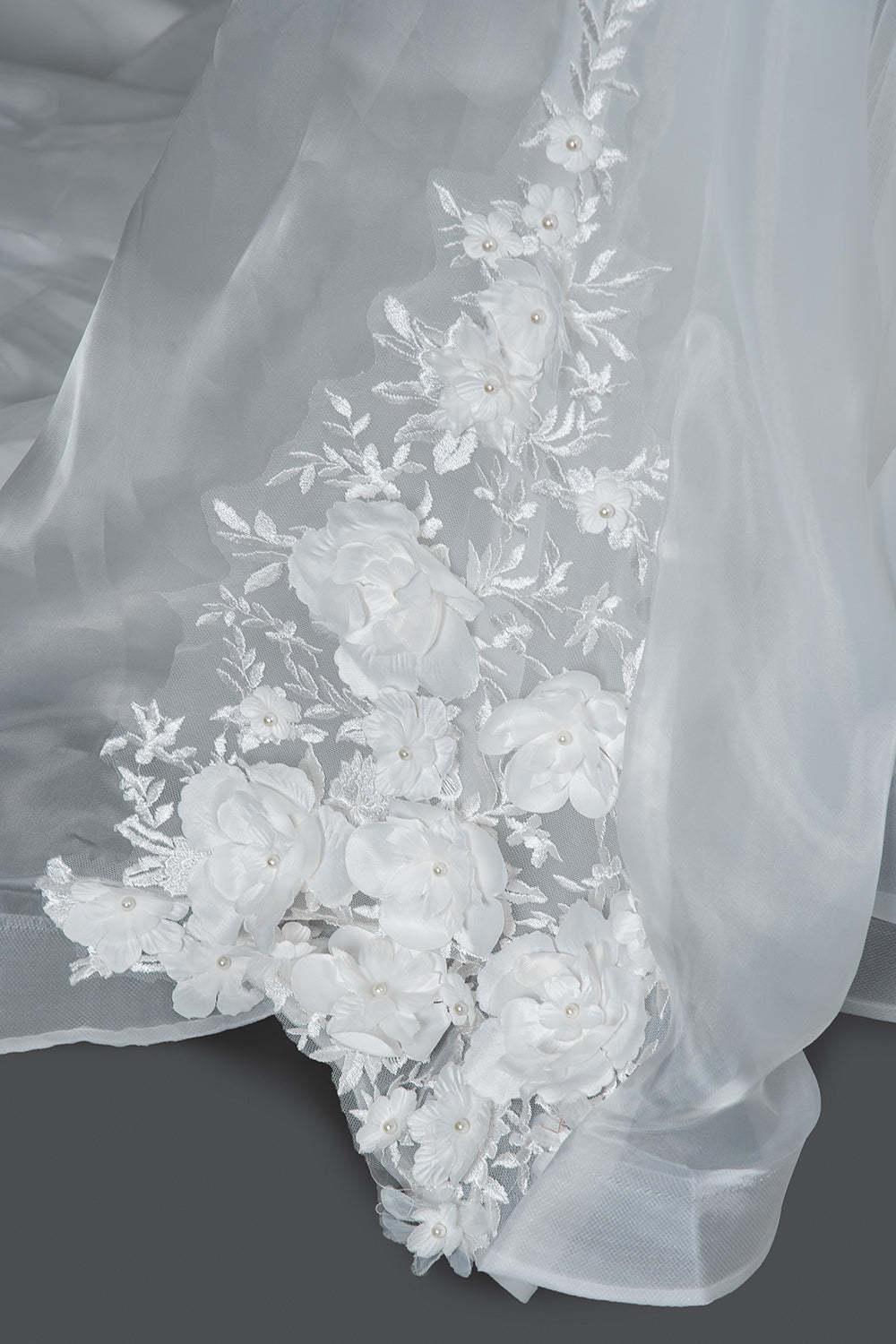 Cap Sleeve Jewel Neck Ball Gown Wedding Dress Floral Appliques