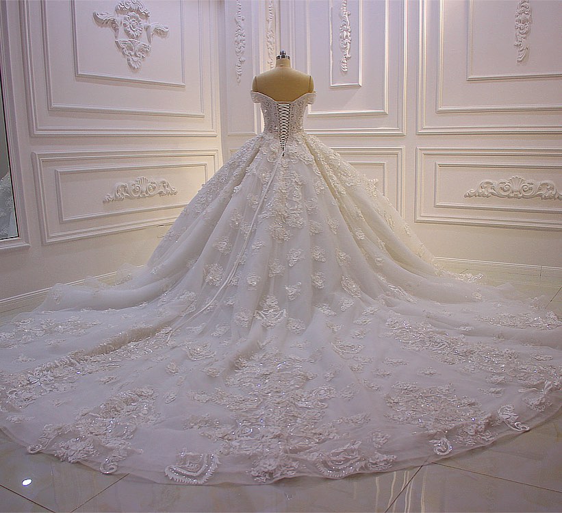 Elegant Off-the-Shoulder A-Line Wedding Dress with Long Sleeves Appliques Court Train