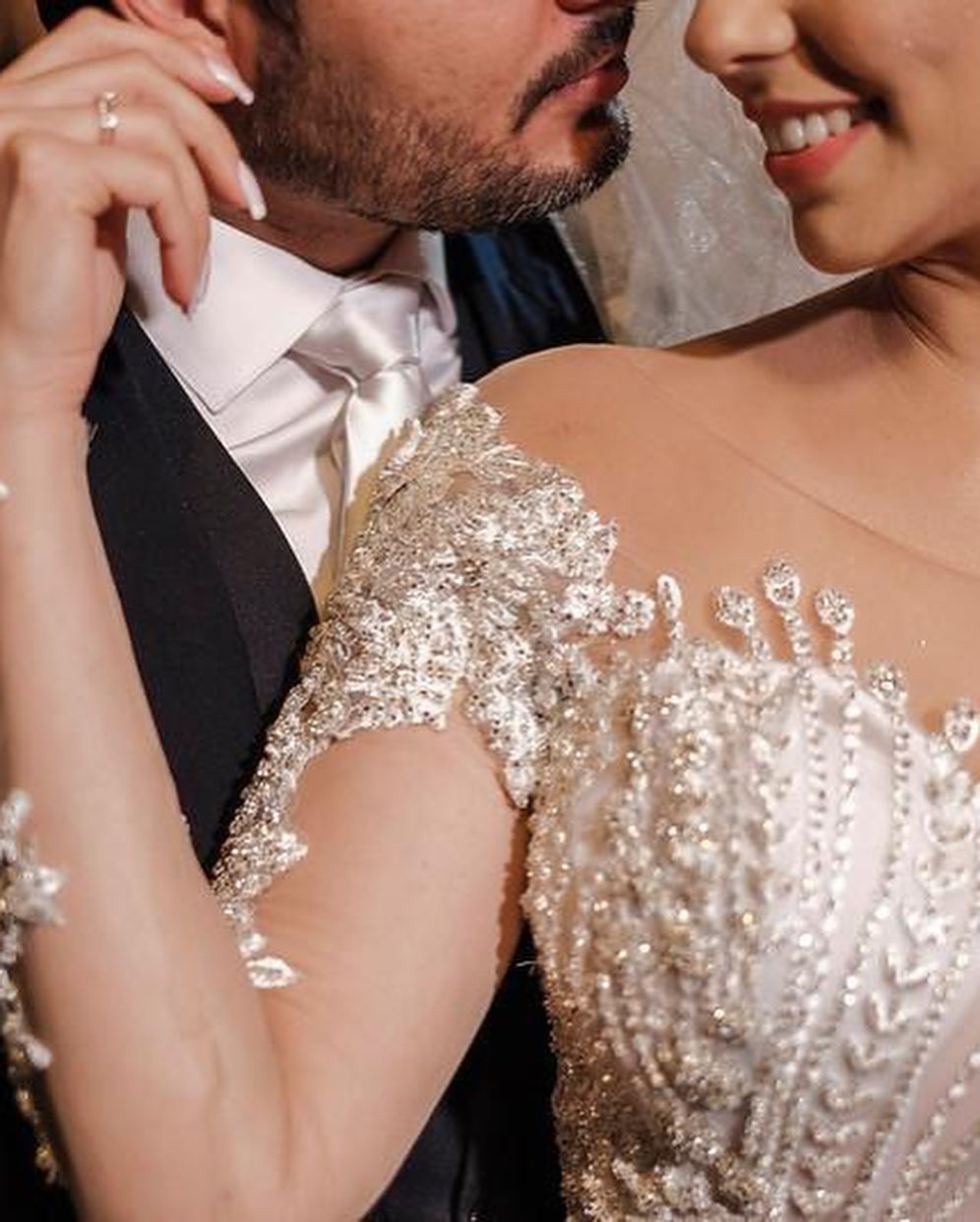Elegant Off-Shoulder Long Sleeve Mermaid Wedding Gown with Exquisite Lace Appliques