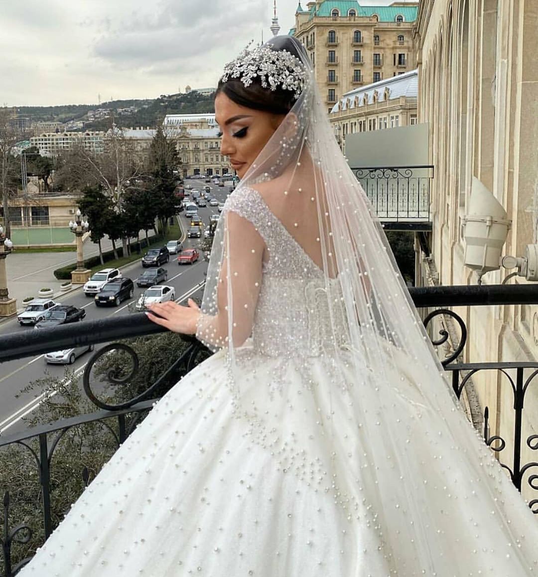 Sweetheart Off-the-Shoulder Backless Ball Gown Wedding Dress with Pearl Details
