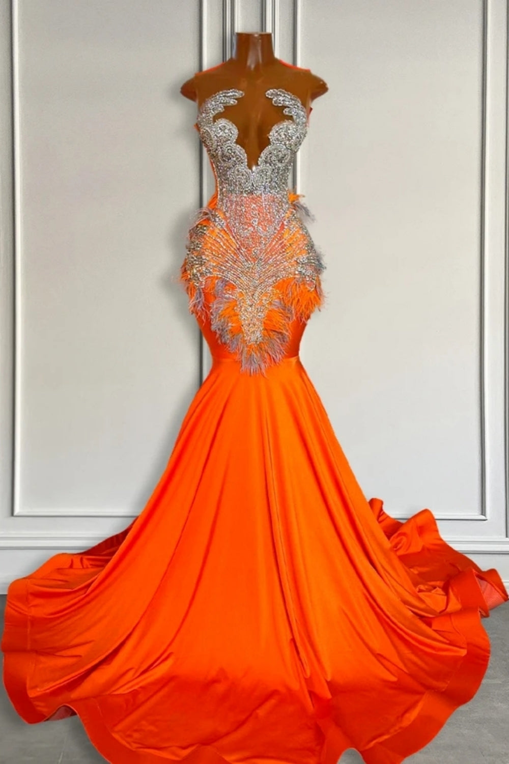 Stunning Sleeveless Crystals Fur Mermaid Prom Prom Dress Glitter Satin Party Dress with Tassels