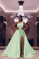 Elegant Silvery One-Shoulder Mermaid Prom Dress with Sequin Embellishments and Slit