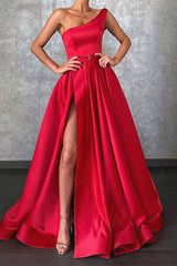 Elegant One-Shoulder Red Satin Prom Gown with Thigh-High Split and Pockets
