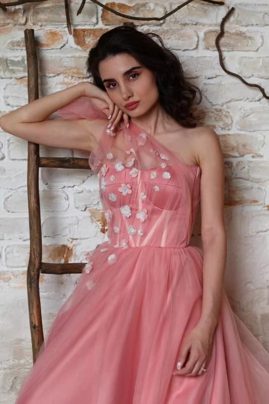 Elegant One-Shoulder Sleeveless Tulle Prom Gown with Exquisite Appliqués
