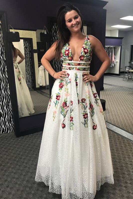 Floral Embroidery Prom Dress with Pocket Long Lace Details Knee Length