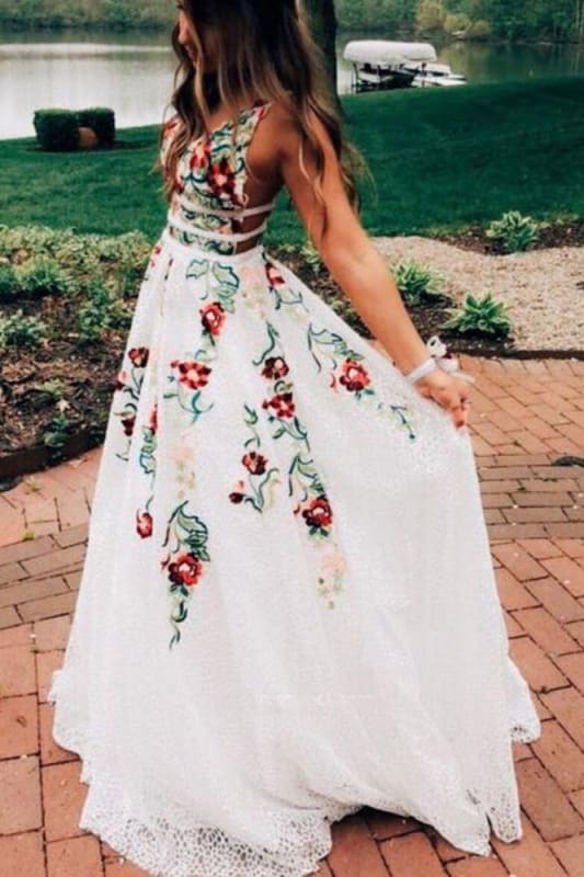 Floral Embroidery Prom Dress with Pocket Long Lace Details Knee Length