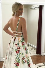 Floral Embroidery Prom Dress with Pocket Long Lace Details Knee Length