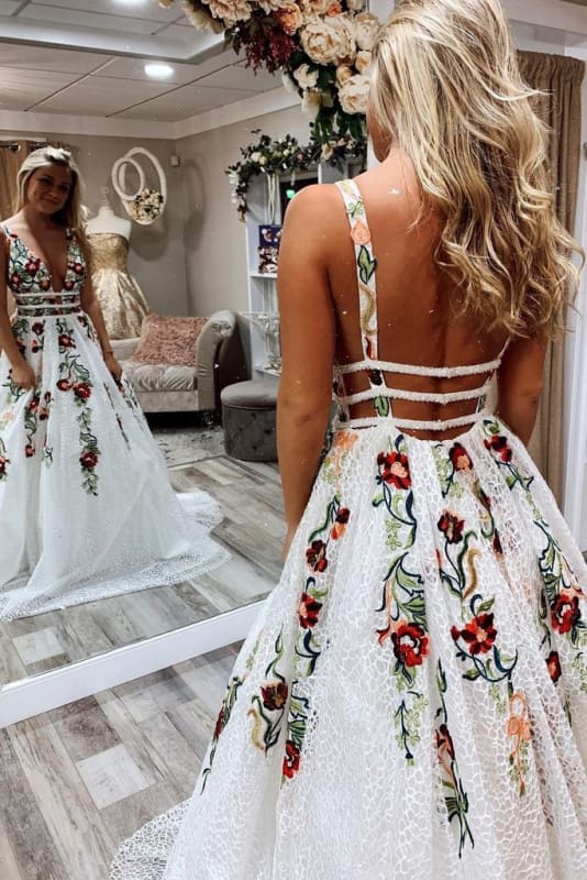 Floral Embroidery Prom Dress with Pocket Long Lace Details Knee Length