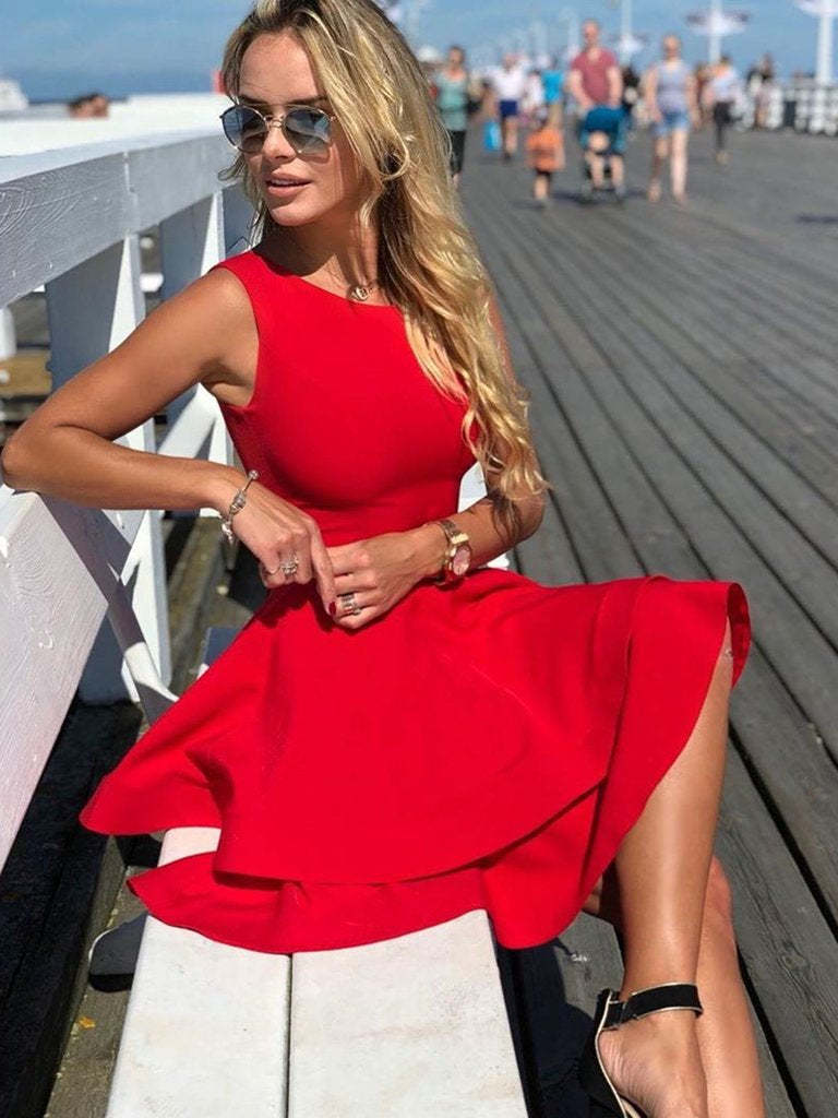 Elegant Layered Short Red Prom Dress: Round Neck, Perfect for