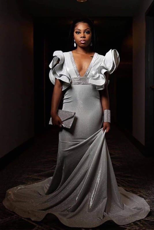 Sparkling V-Neck Sleeveless Long Prom Dress: Dazzling Sequin Gown for Special Occasions
