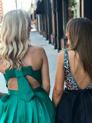 Elegant V-Neck Green Satin Short Prom Dress with Open Back Design