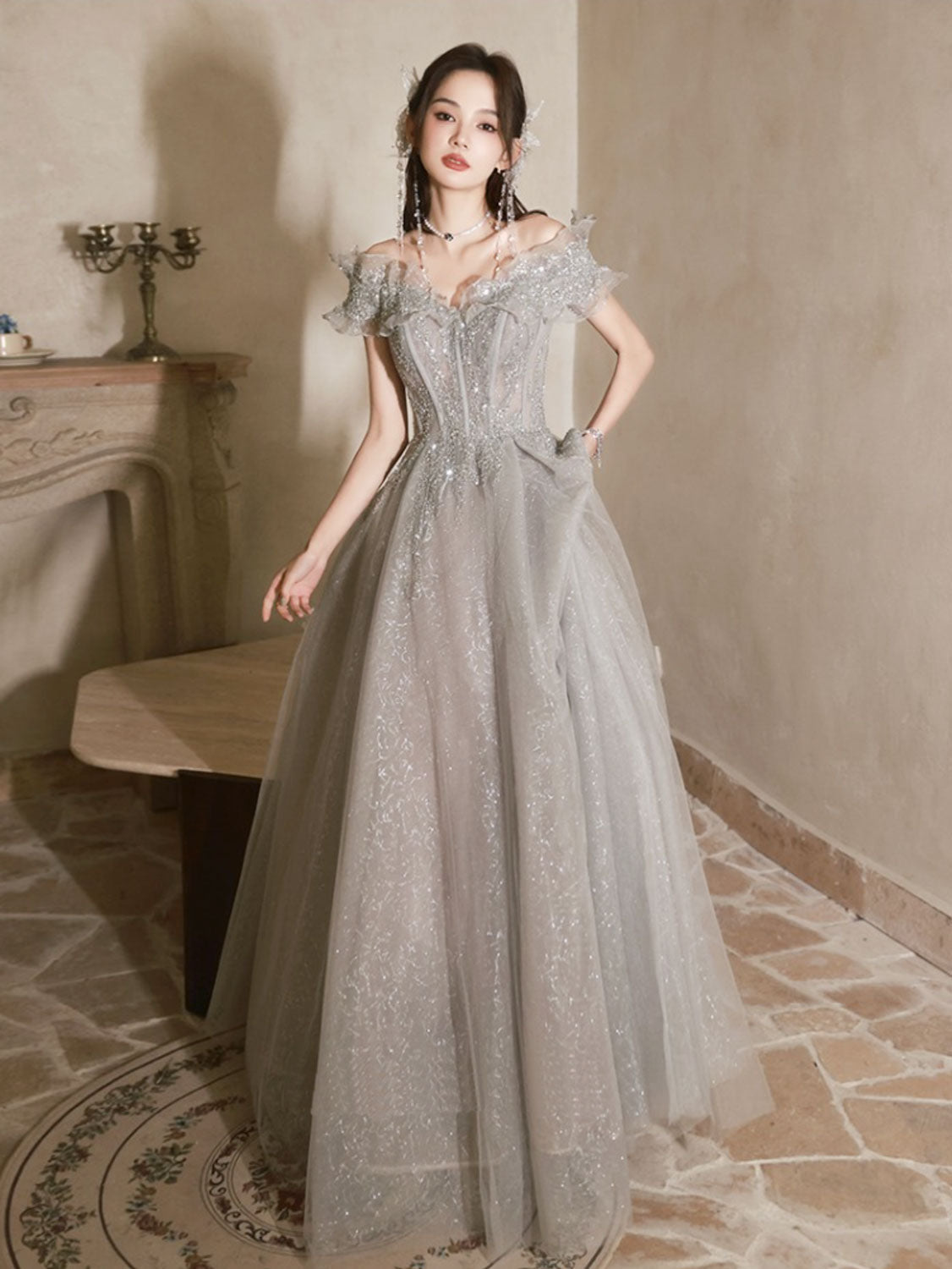 Magnifique Robe De Soirée Sirène Grise Perle Avec Cape Mousseline Fluide Magnifique Robe De Soirée Sirène Grise Perle Avec Cape Mousseline Fluide