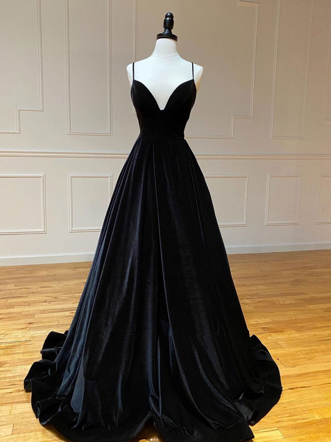 Simple Velvet Spaghetti Strap Black Ball Gown Prom Dress - DollyGown