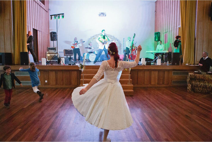 Country Style Scoop Neck Retro Wedding Dress Tea Length