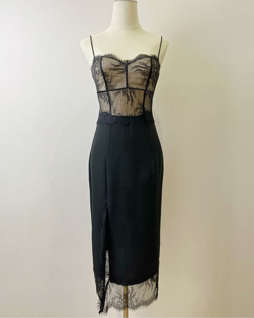 SPAGHETTI LACE SLIP DRESS IN BLACK