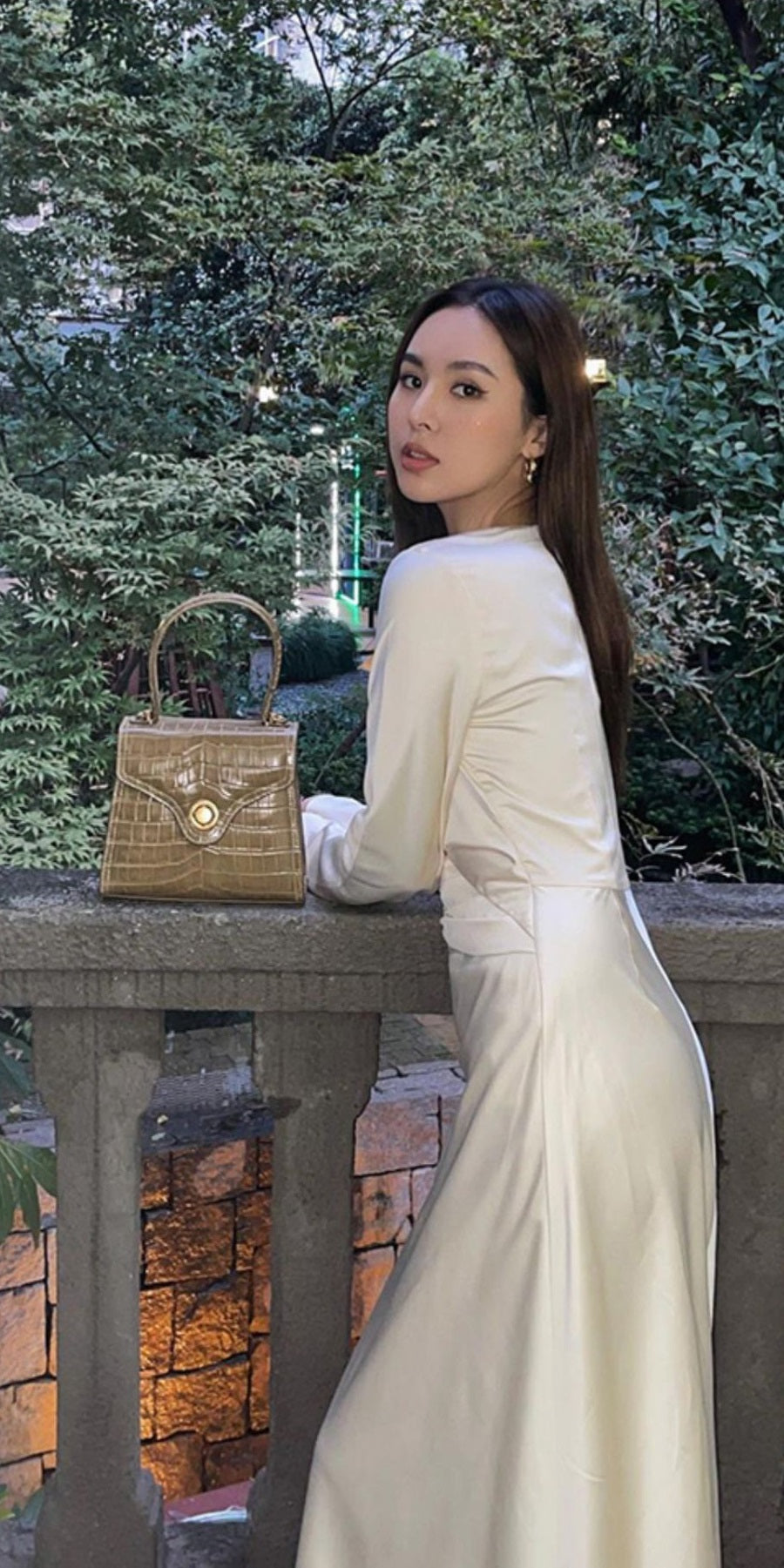 Casual Vintage Silk Wedding Dress with Long Sleeve - DollyGown