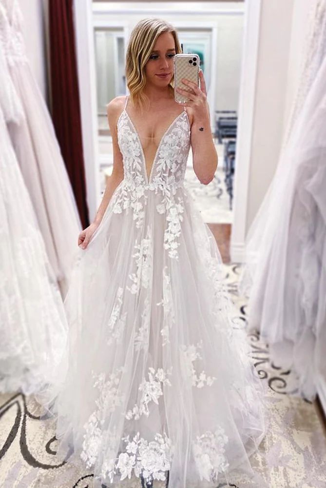 New Arrival Deep V-neck Lace Tulle Wedding Dress - DollyGown