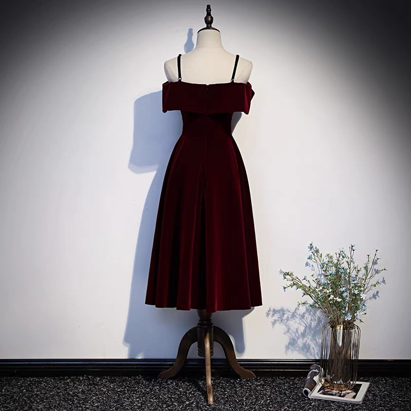 Retro Burgundy Velvet Short Prom Dress -DollyGown