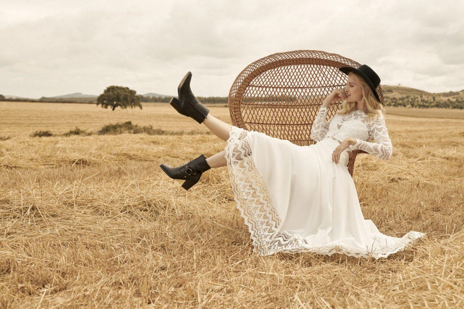 Unique Country Style Flowy Two Piece Lace Wedding Dress Boho Bridal Separates Unique Country Style Flowy Two Piece Lace Wedding Dress Boho Bridal Separates