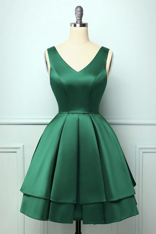 V-neck Emerald Green 8th Grade Dress Short Homecoming Dress - DollyGown