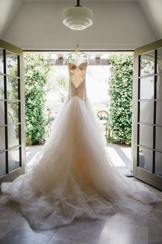 Romantic Tulle Backless Lace Appliques Wedding Dress with Chapel Train Romantic Tulle Backless Lace Appliques Wedding Dress with Chapel Train