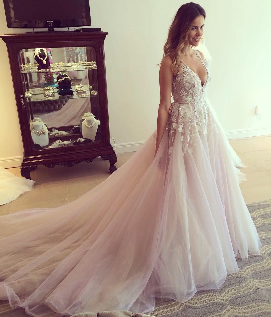 Tulle Princess Wedding Dress Open Back Wedding Dress Long Train Wedding Dress WS026 Tulle Princess Wedding Dress Open Back Wedding Dress Long Train Wedding Dress WS026